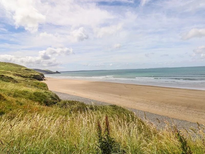 MAERDY CWTCH, family friendly, character holiday cottage in Solva