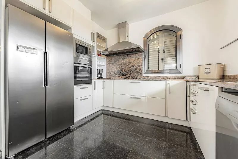 5 bed 5 en-suit bath villa & a private heated *28º pool A.C
