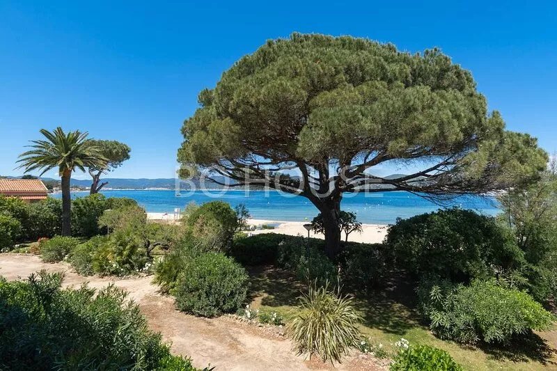 BEAUTIFUL APARTMENT FRONT BEACH 2 steps from the center of SAINT TROPEZ