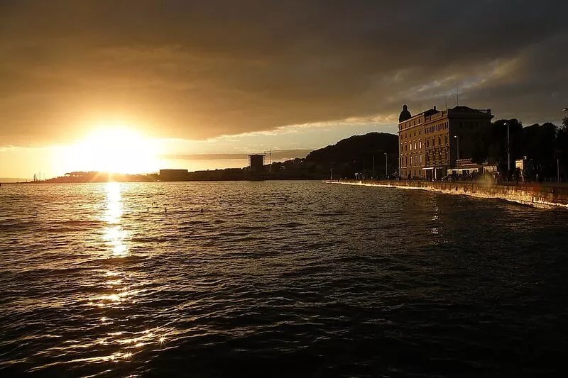 APARTMENT ST. PETR OLD in SPLIT Downtown WITH GREAT SUNY TERRACE, area of 76m2