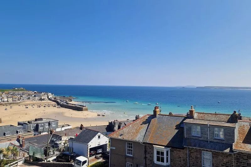Little Gem - St Ives – Sleeps 4 – Sea Views - Parking