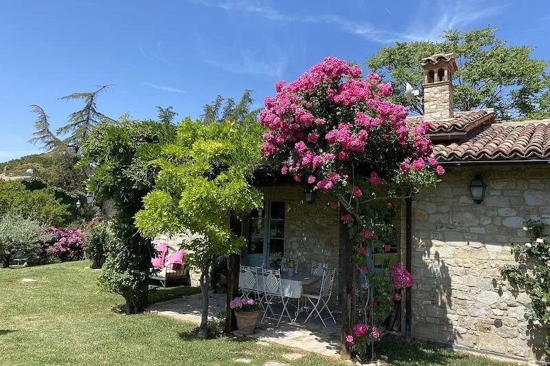 Todi - villa with swimming pool and tennis court