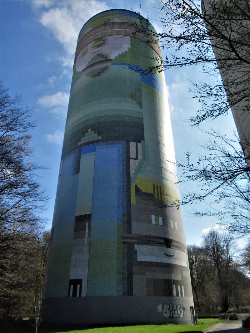 Les Chateaux D’Eau Des Totems Maurice Garnier