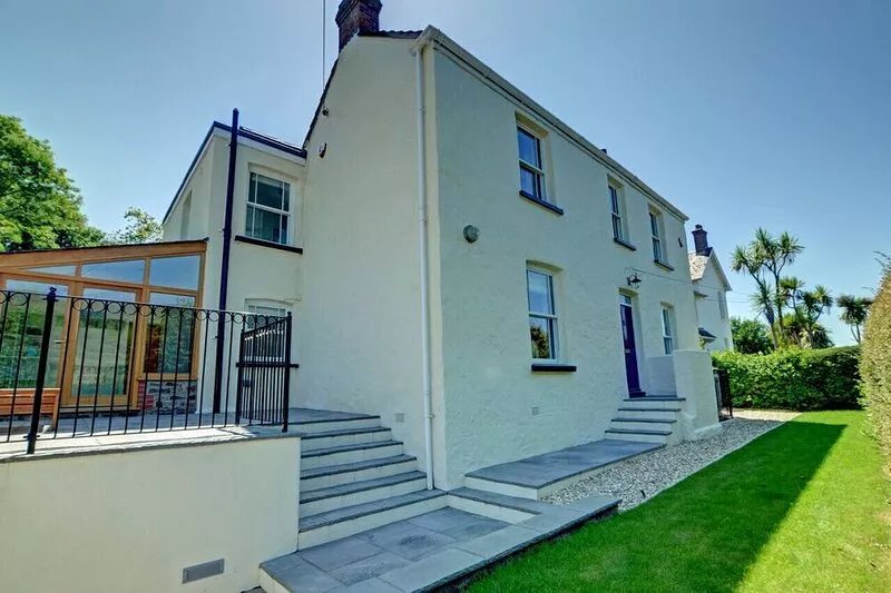 Hillside & The Barn - Six Bedroom House, Sleeps 12