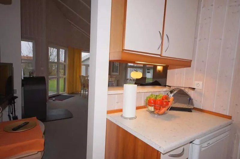4-person vacation home with private jetty, direct lakeside location, canoe