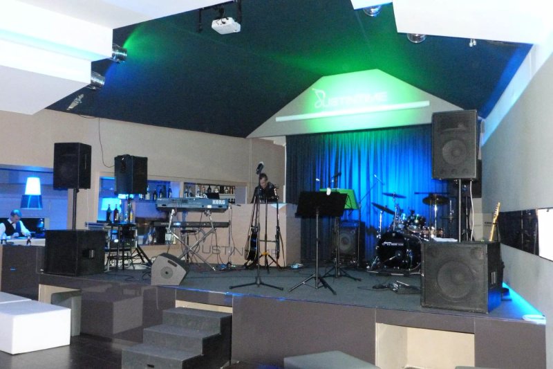 Justintime Art Club & Restaurant