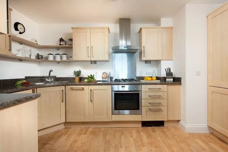 A lovely 2 bedroom apartment with parking in Newquay, with views over the golf
