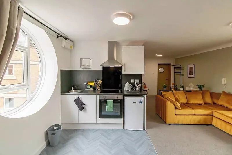 17 Bowline · Superb Studio + Free Parking | Pass the Keys