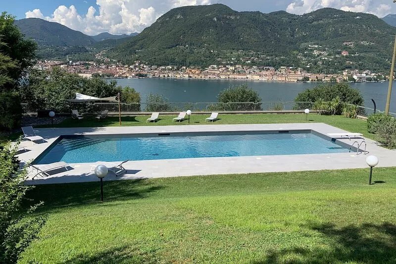 Villa Barbara enchanting lake view, large private swimming pool in a