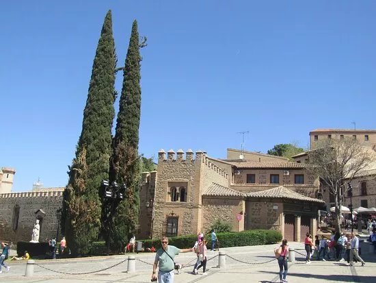 Statue of Isabella I of Castile