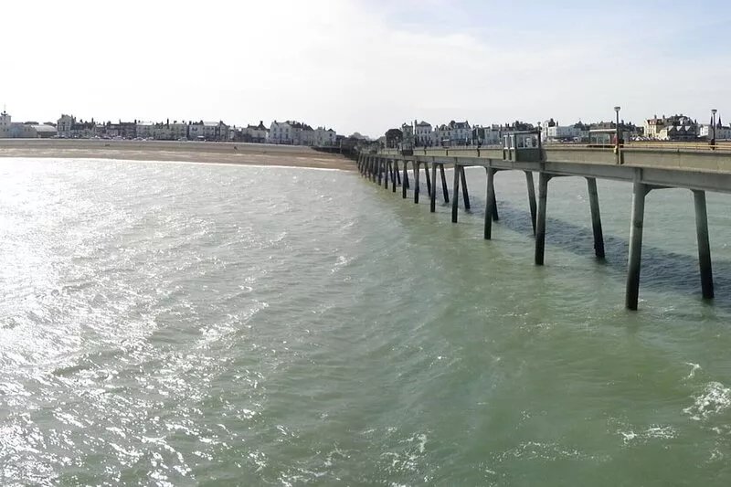 Spacious period holiday cottage in Deal, walk to beach, town and restaurants