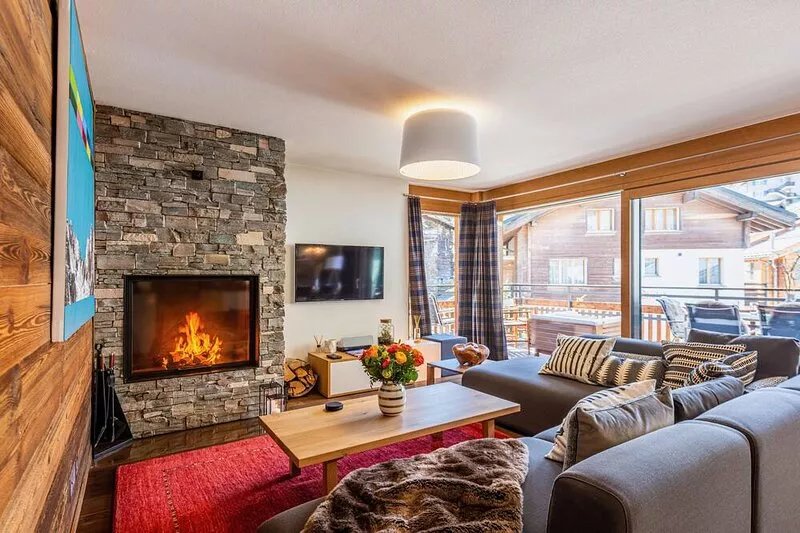 Luxurious Chalet Petit - matterhorn views, central location, outdoor hot tub