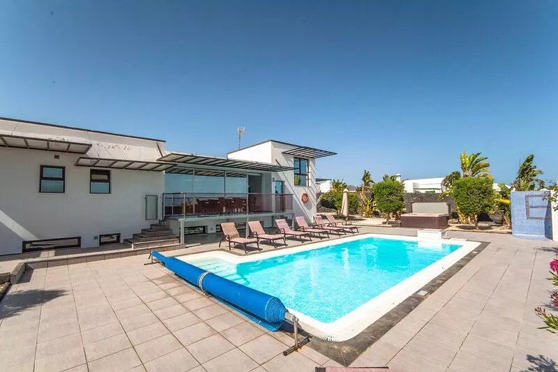 Luxury 6 bedroom villa sleeps 14 with heated pool and hot tub