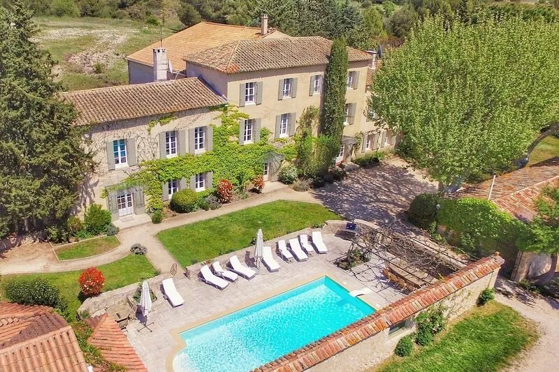 Fabulous 7 bed very comfortable 18 century Mas - Heated Pool. Pet friendly.