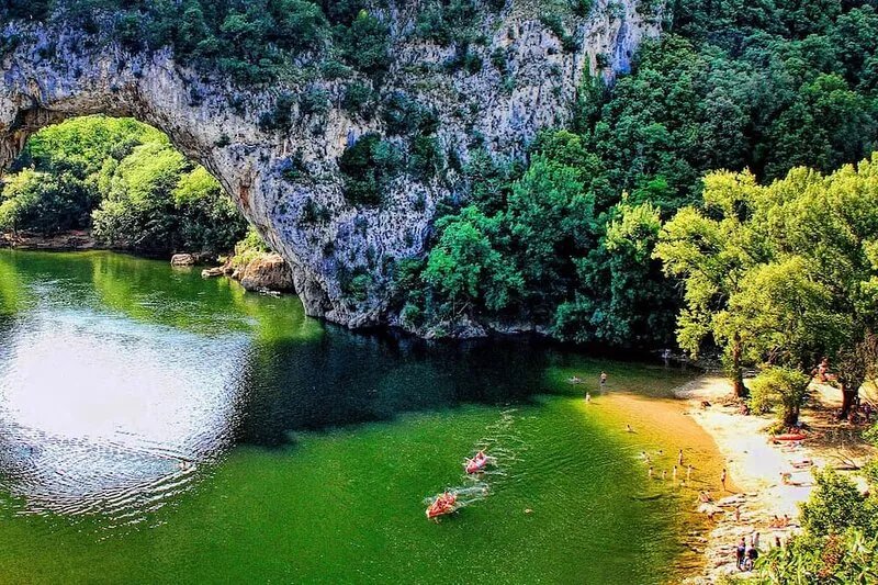 Air-conditioned villa with private pool near the Ardèche gorges
