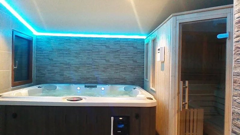 Ski Chalet with sauna, jacuzzi near ski lifts, in tranquil location near Megeve