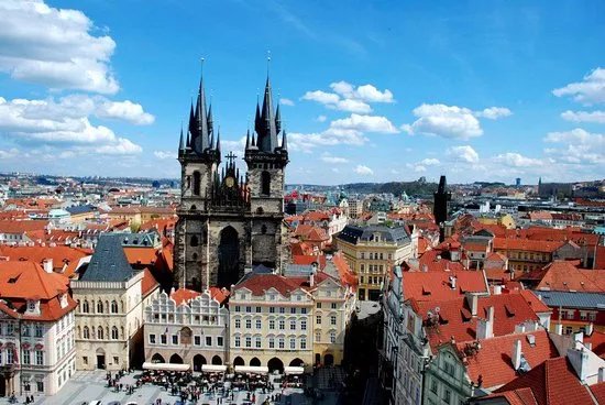 Staromestske namesti