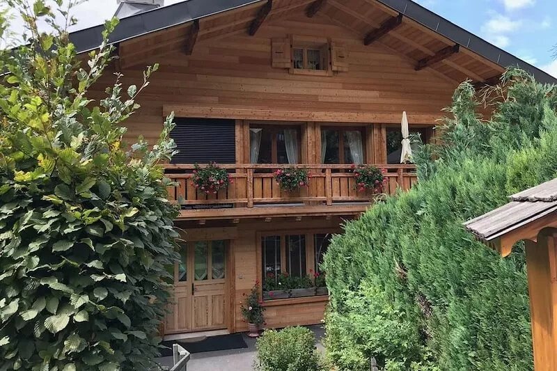 Large, cosy 75 m2 apartment for 4/5 people located 50m from the slopes