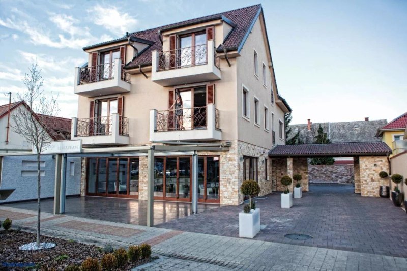 Mirage Hotel Sarvar