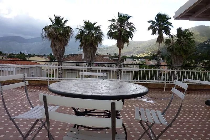 THE TERRACE HOUSE IN MONDELLO