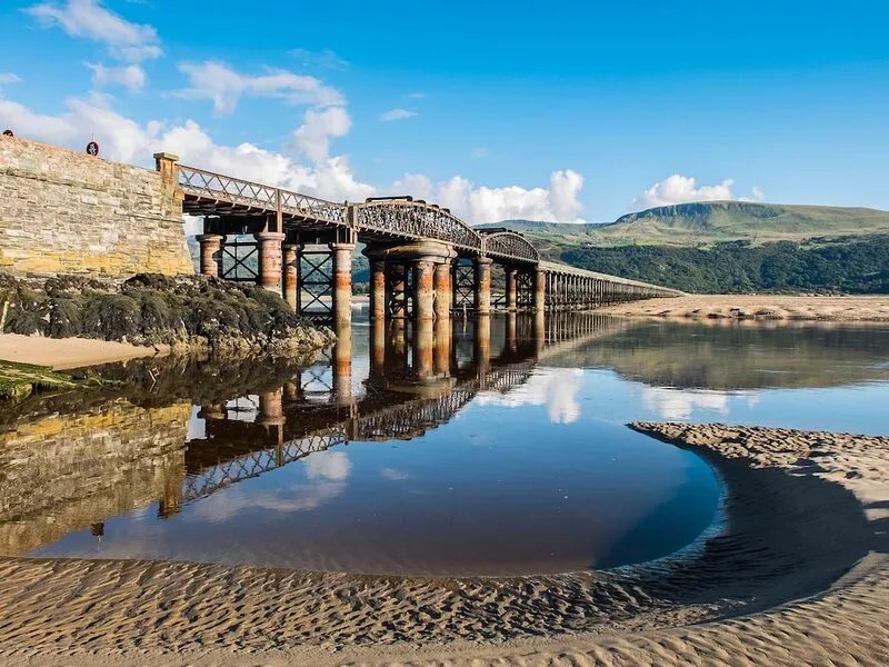 Romantic and cosy cottage,  countryside views, near to the beach and mountains