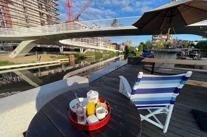 houseboat near city center