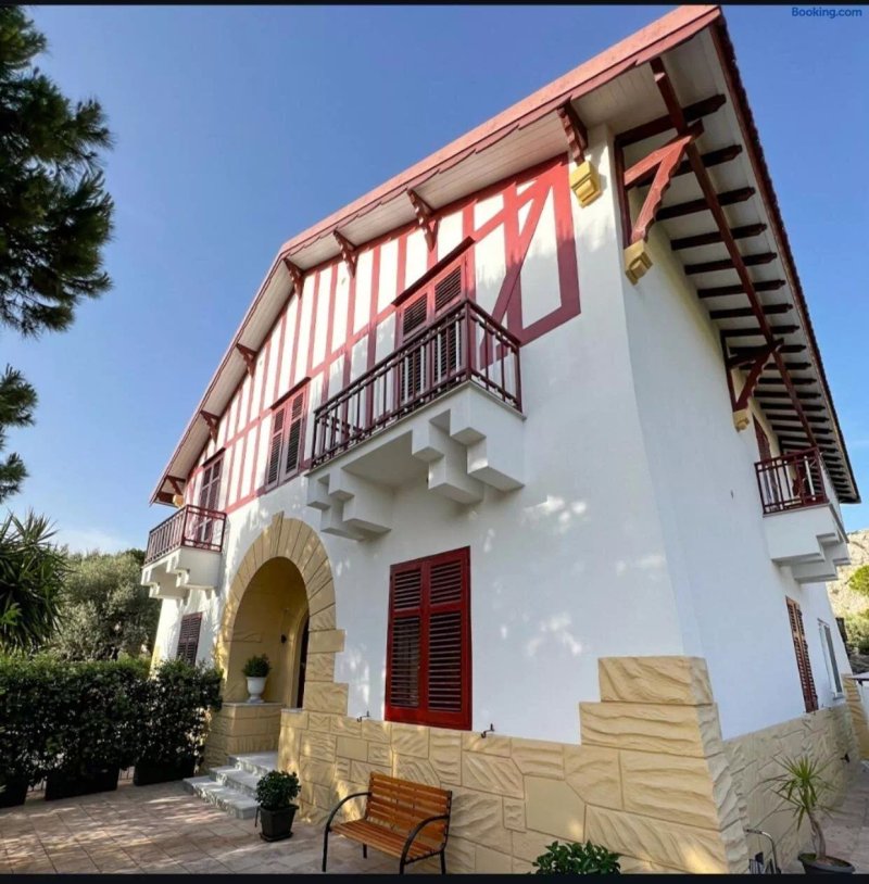 Bri & Bri Holiday House