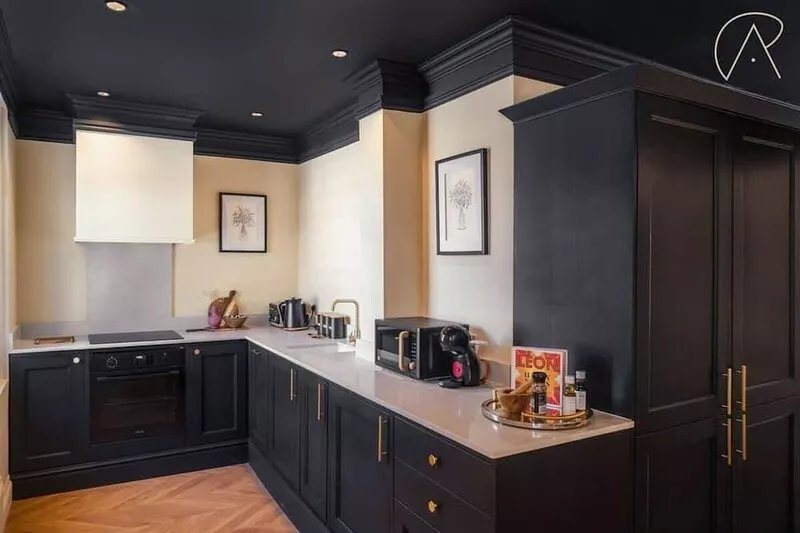 Stay in Style Opposite Windsor Castle| Parking