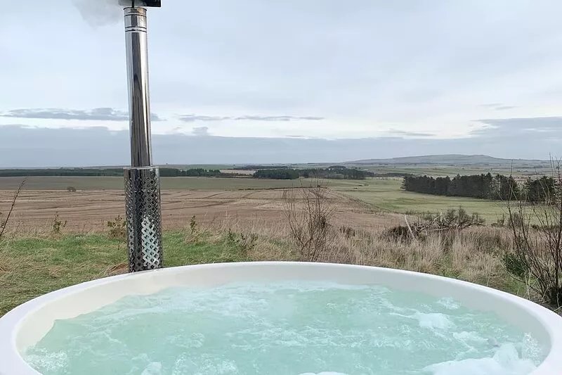 Windyheads Bothy. 5 bed, 2 bathroom with Hot tub, Sauna and Plunge