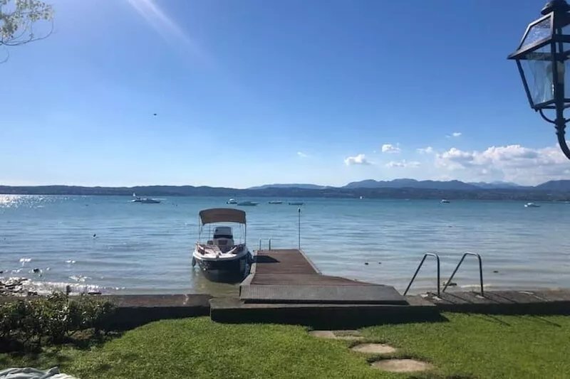 Apartment directly by the lake