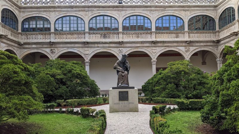 Monumento A Alonso De Fonseca