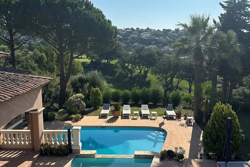 Vacation home 1st line of the golf course 5 minutes from the beach