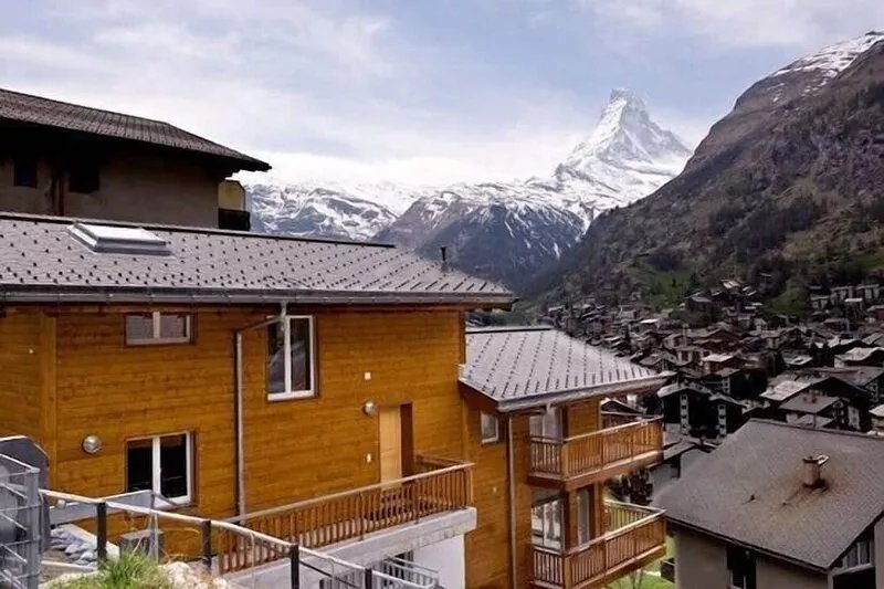 An elevated, duplex, 4 bedroom apartment with Matterhorn Views