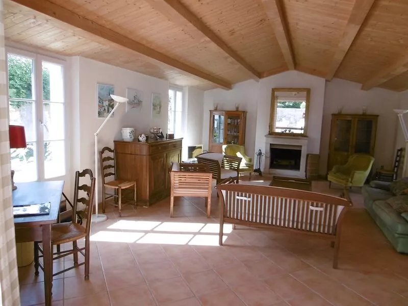 Perfect house for large family, calm and assured space.