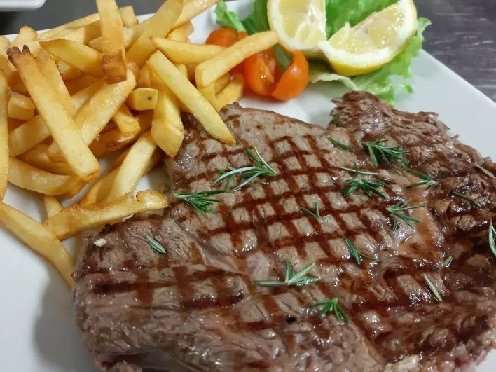La Gazzella Pizzeria & Steakhouse