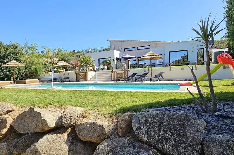Magnificent villa classified 5 *, beach on foot and play area!