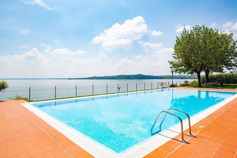 On Lakeside with 3 Pools and Tennis Courts - Apartment Azzurro