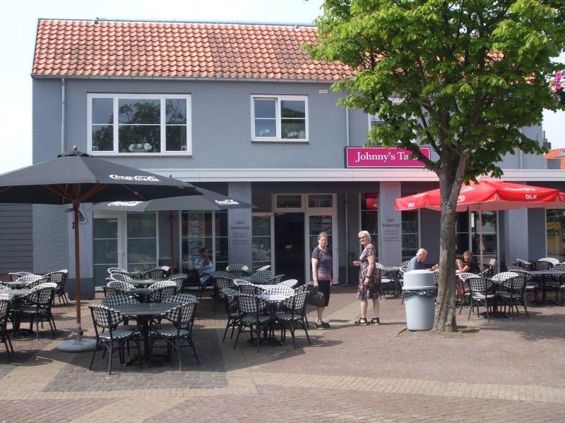 Johnny's Taria
