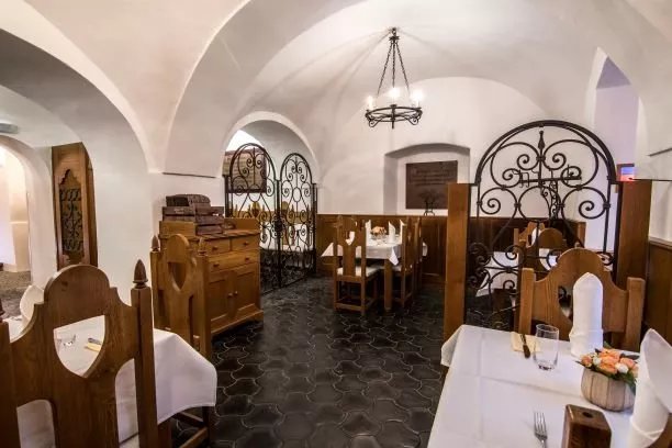 Naivni Restaurant