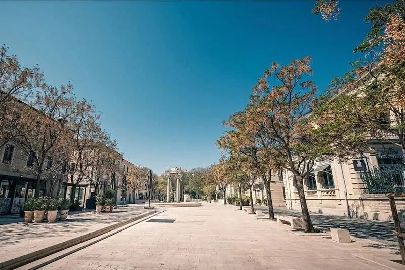 CHARMING APARTMENT TERRACE + BALCONY IN THE HEART OF NIMES WIFI AIR CONDITIONING