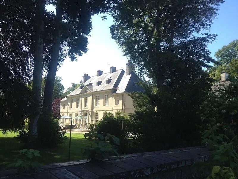 Calm well-furnished house in a private park 2 min from Bayeux centre