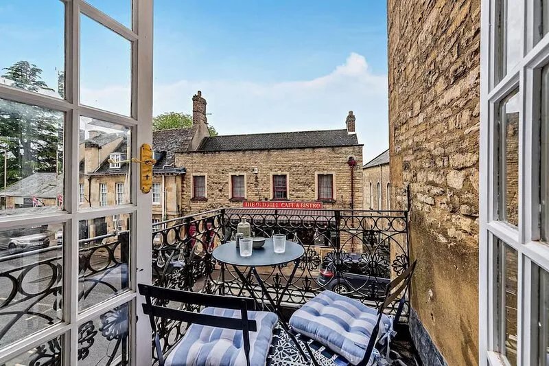 Stylishly presented holiday apartment in the Cotswolds - Molls Yard
