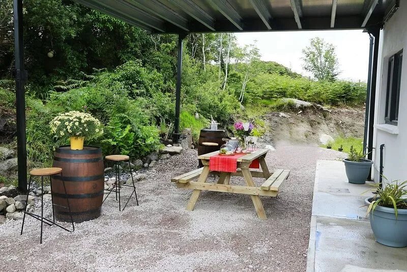 Luxury 6 Bedroom Spiddal Villa, Jacuzzi, Balcony. 5 mins to beach