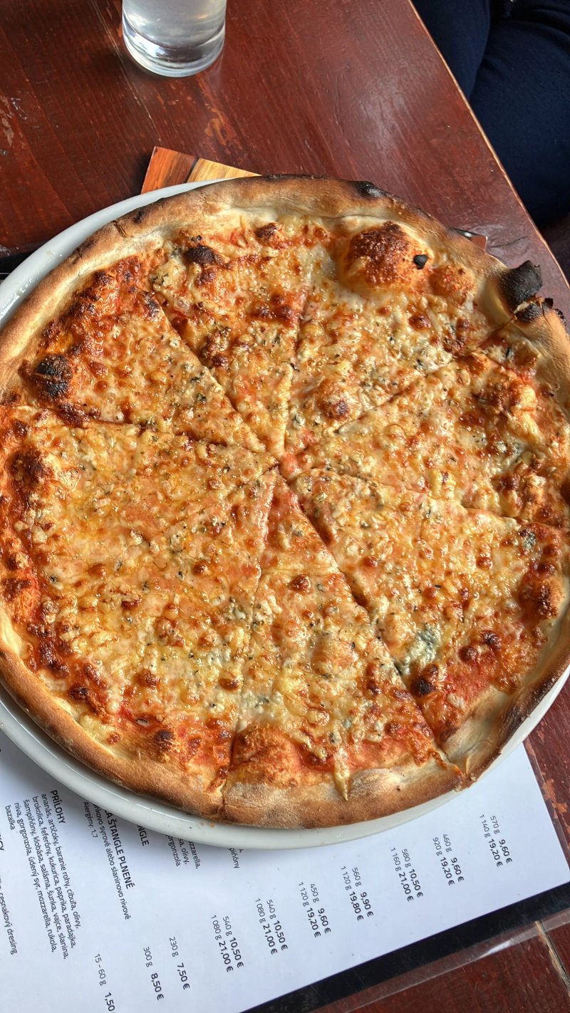 Daniels Pub & Restaurant