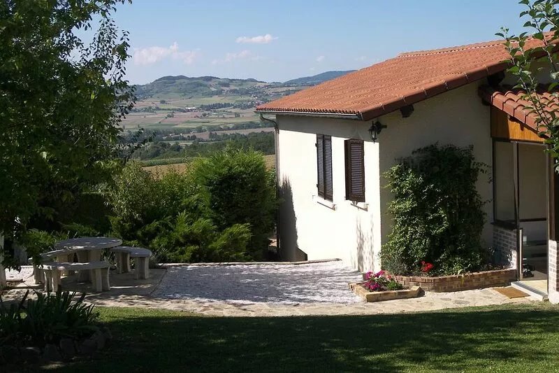 Usson, quiet quiet village, for rent comfortable house, superb view.