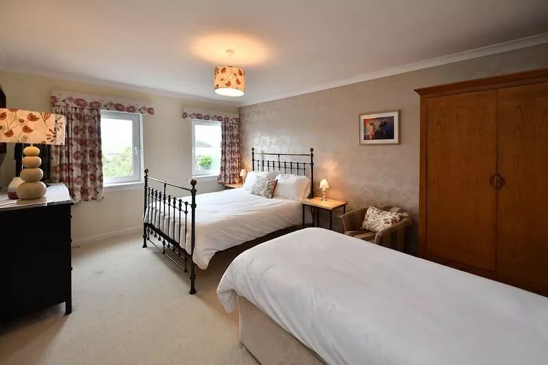 Apartment with 4 en -suite bedrooms, kitchen/dining room & living room