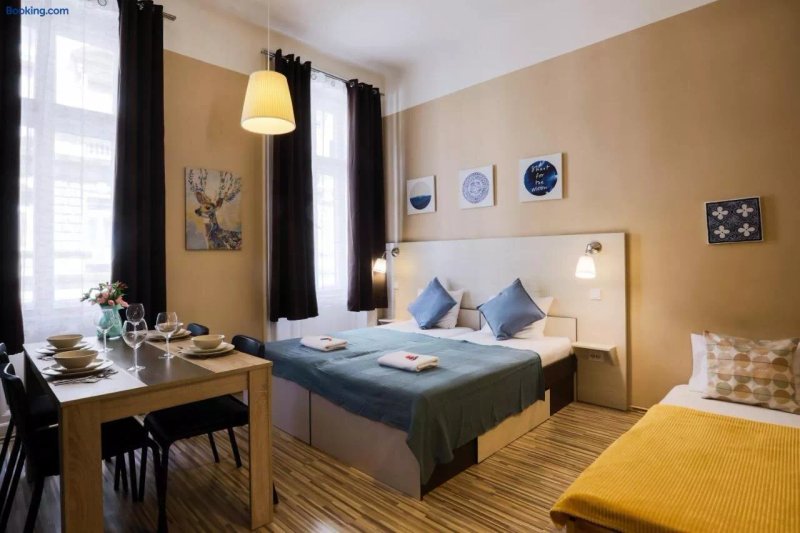 East Station Private Rooms & Apartments