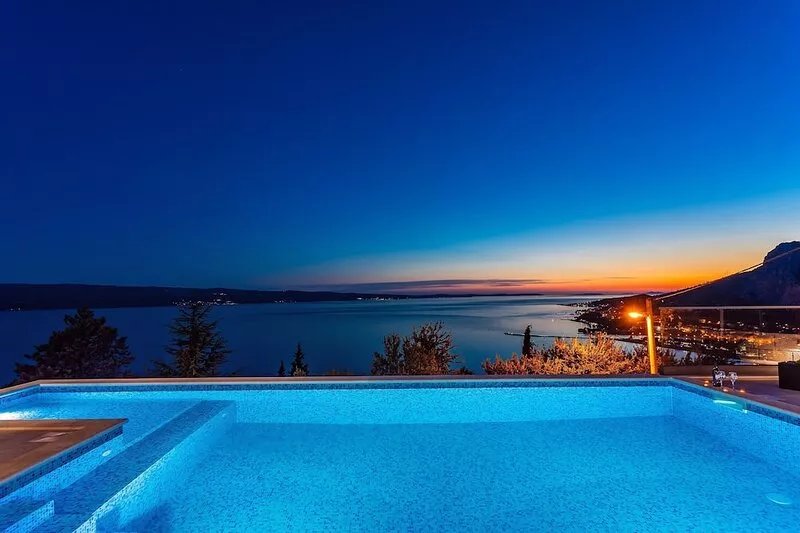 Villa Belvedere with heated pool, billiards,  Media room, sea views,10 pax