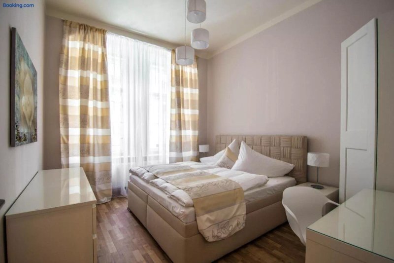 Bourgeois Apartment in Cultural Heritage Building by Ruterra