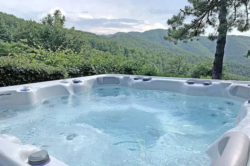 Private Villa with A/C, WIFI, private pool, hot tub, TV, terrace, panoramic